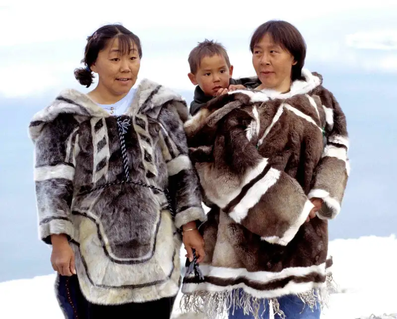 Inuit women with child